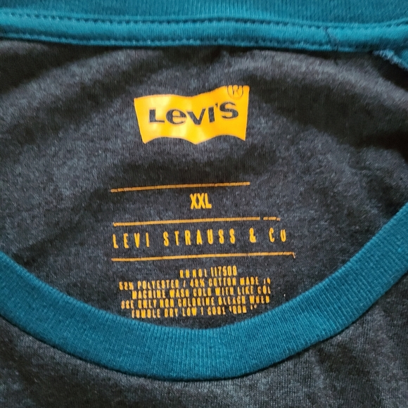 Multiple Levi's shirts - Picture 3 of 6